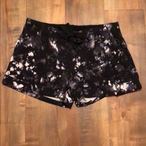 Lululemon Breakaway shorts - size 10